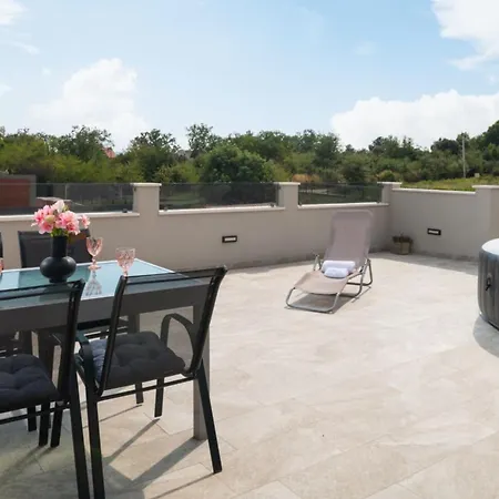 Infinity Kaštel Novi