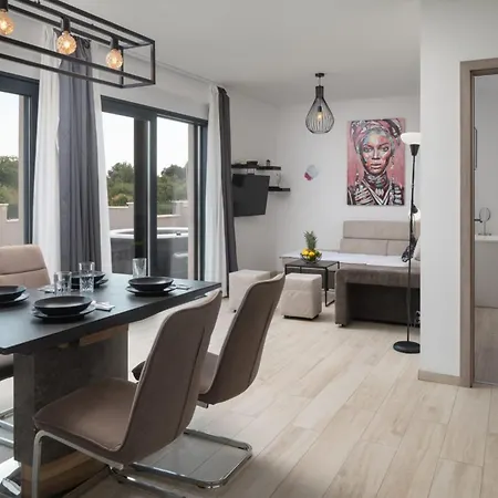 Infinity Kaštel Novi